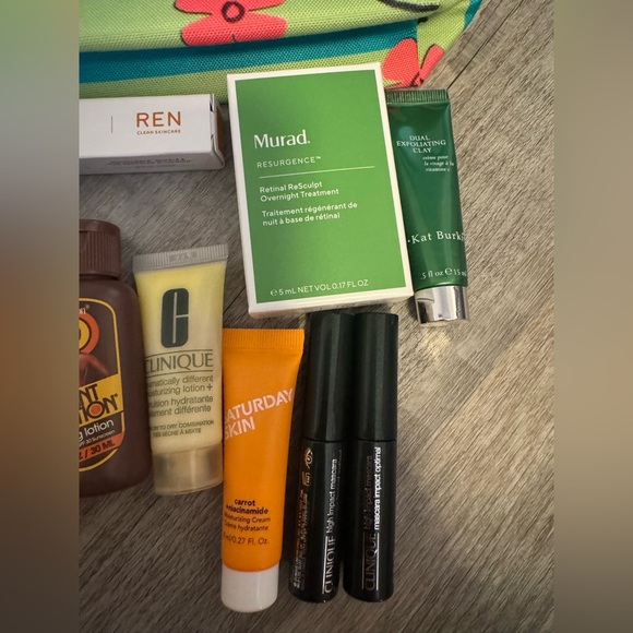 Beauty Samples - Picture 3 of 4